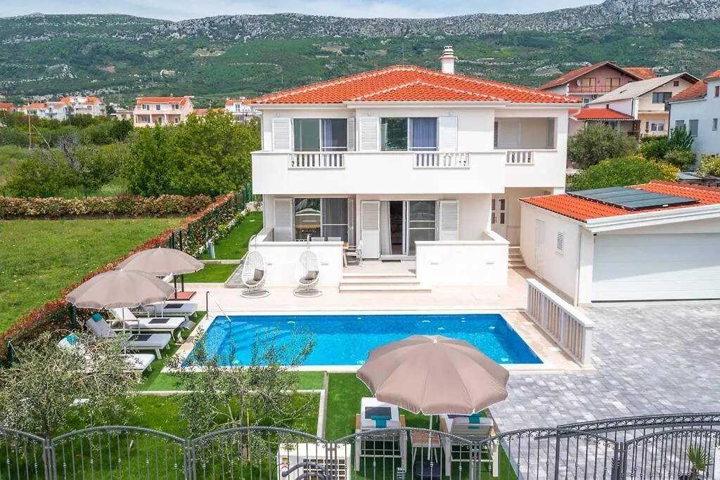 Villa Bachin Kastela 0*,